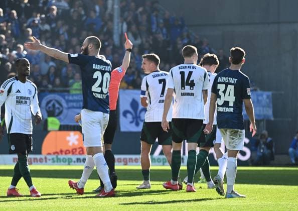 23 02 2025, xsltx, Soccer 2 Bundesliga, SV Darmstadt 98 FC Schalke 04 v l Nicolas Winter Referee shows Max Grüger FC Schalke 04 2 v re Yellow Red DFL DFB REGULATIONS PROHIBIT ANY USE OF PHOTOGRAPHS as IMAGE SEQUENCES and or QUASI VIDEO
