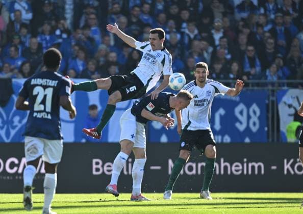 23 02 2025, xsltx, Soccer 2 Bundesliga, SV Darmstadt 98 FC Schalke 04 v l Merveille Papela SV Darmstadt 98 , Ron Schallenberg FC Schalke 04 , Isac Lidberg SV Darmstadt 98 , Marcin Kaminski FC Schalke 04 DFL DFB REGULATIONS PROHIBIT ANY USE OF PHOTOGRAPHS as IMAGE SEQUENCES and or QUASI VIDEO
