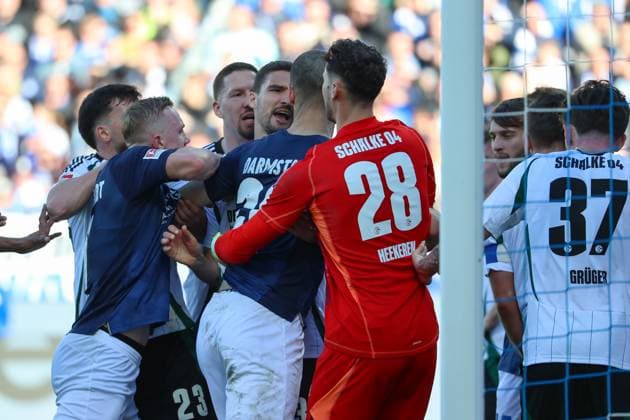 Darmstadt, Germany February 23, 2025 2 Liga 2024 2025 SV Darmstadt 98 vs FC Schalke 04 In the picture, scuffle in the Schalke penalty area, DFL regulations prohibit any use of photographs as image sequences and or quasi video Merck Stadion am Böllenfalltor Hessen Copyright: xFotostandx xUlrichxScherbaumx