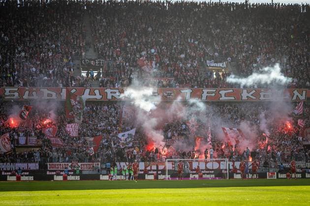2 Soccer Bundesliga 1 FC Köln Fortuna Düsseldorf, 23 02 2025 The fans in the south curve ignite pyrotechnics after the 1 0 Cologne, 23 02 2025 1 FC Köln Fortuna Düsseldorf 23 Matchday of the 2 Soccer Bundesliga , 1 FC Köln Fortuna Düsseldorf in the Rhein Energie Stadium in Cologne DFL REGULATIONS PROHIBIT ANY USE OF PHOTOGRAPHS AS IMAGE SEQUENCES AND OR QUASI VIDEO Copyright: xBEAUTIFULxSPORTS LeahxKohringx