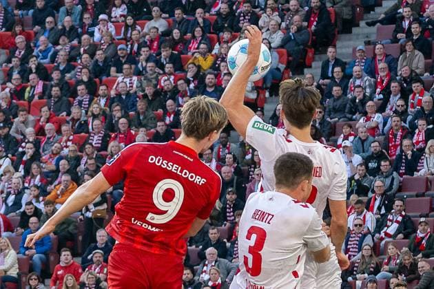 23 02 2025, Soccer 2 Bundesliga, Season 2024 2025, Matchday 23, 1 FC Koeln Fortuna Duesseldorf at the RheinEnergieStadion in Koeln Joel Pascal Schmied 1 FC Koeln, 02 plays the ball with his hand in the penalty area and thereby causes a penalty kick Vincent Vermeij Fortuna Duesseldorf, 09 and Dominique Heintz 1 FC Koeln, 03 Important note In accordance with the regulations of the DFL German Football League and the DFB German Football Association, it is prohibited to use or have used photographs taken in the stadium or of the match in the form of sequential images or video-like photo series Foto Kirchner Media Thomas Haesler Copyright: xKirchner-Media ThomasxHaeslerx