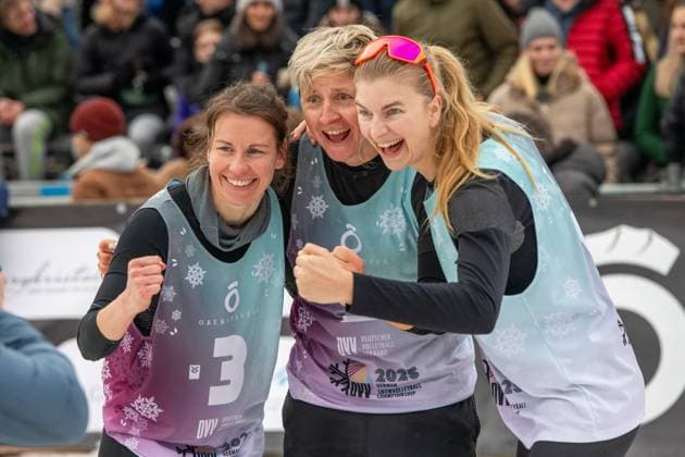 German Snow Volleyball Championships German Snow Volleyball Champions 2025 Nelly Barber, Melanie Gernert, Lydia Scherber from Füchse Berlin Reinickendorf against Michi Henry SV Lohhof , Agantha Leiner SV Lohhof and Eva Schilf TSV Sonthofen Victory celebration Scherber, Gernert and Barber Oberstaufen Bavaria Germany Allgäu