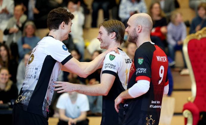 BAU 23 02 2025 Ludwigsburg Volleyball Barock Volleys Ludwigsburg vs SSG Langen, from left Tim Köpli, Ryan Slater, Pascal Winter LB are happy