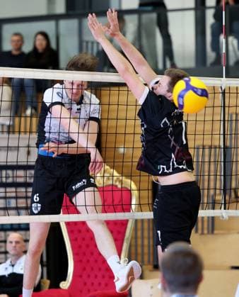 BAU 23 02 2025 Ludwigsburg Volleyball Barock Volleys Ludwigsburg vs SSG Langen, f l Ben Simon Bonin LB , Lukas Pfahlert Langen