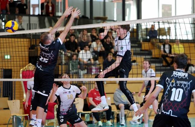 BAU 23 02 2025 Ludwigsburg Volleyball Barock Volleys Ludwigsburg vs SSG Langen, f l Simon Hennicke Langen , Darius Diefenbach LB