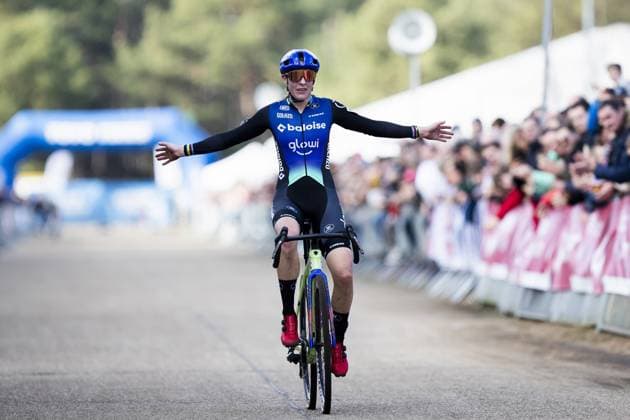Dutch Lucinda Brand celebrates after winning the women s elite race at the Sluitingsprijs Oostmalle cyclocross race, Sunday 23 February 2025, in Oostmalle, the last race of the 2024-2025 cyclocross season. KRISTOFxVANxACCOM  x113110657x