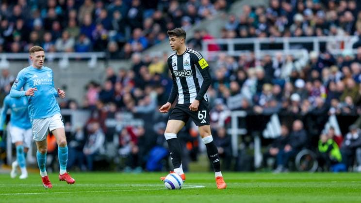 Newcastle United v Nottingham Forest Premier League 23 02 2025. Newcastle United midfielder Lewis Miley (67) during the Premier League match between Newcastle United and Nottingham Forest at St. James s Park, Newcastle, England on 23 February 2025. Editorial use only DataCo restrictions apply See www.football-dataco.com , Copyright: xSimonxDaviesx PSI-21501-0080