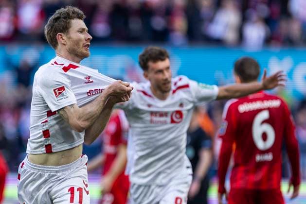 2 Fußball Bundesliga 1 FC Köln Fortuna Düsseldorf, 23 02 2025 Florian Kainz 1 FC Köln, 11 cheers after his goal to lead 1 0 2 Fußball Bundesliga, 1 FC Köln Fortuna Düsseldorf, 23 Spieltag, am 23 02 2025, RheinEnergie Stadion, Köln DFL regulations prohibit any use of photographs as image sequences and or quasi video Copyright: xBEAUTIFULxSPORTS Meuselx