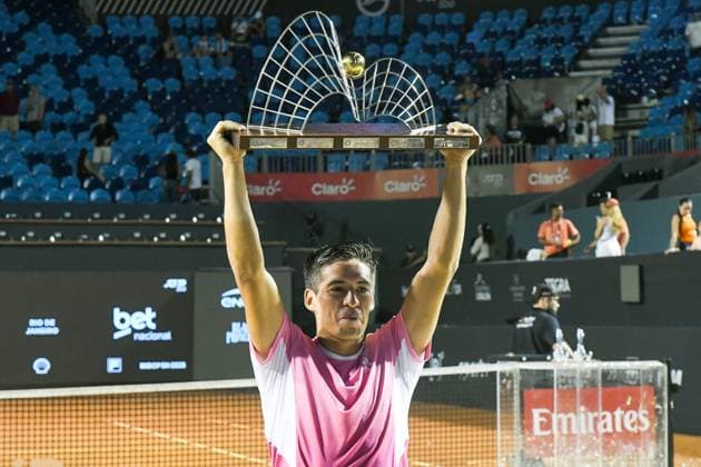 Rio open, etapa do ATP, Tennis Herren world tour 500 Rio de janeiro (rj), 23 02 2025 - rio open atp 500 rj - sebastian baez receives the champion award during the final of the rio open, a stage of the atp world tour 500, which takes place at the brazilian jockey club in gavea, south zone of rio de janeiro, this sunday, february 23, 2025. (Foto: Clever Felix Thenews2 imago images) SPO  Copyright: xCleverxFelixx