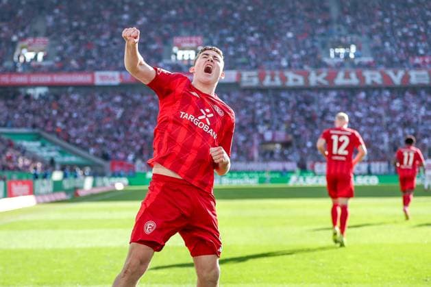 23 02 2025, Fußball, 1 FC Köln Fortuna Düsseldorf, 2 Fußball Bundesliga, 23 Spieltag, RheinEnergie STADION, Saison 2024 2025 Torjubel nach dem 1 1 Ausgleich nach Handelfmeter durch Torschütze Isak Johannesson Fortuna Düsseldorf 8 DFB regulations prohibit any use of photographs as image sequences and or quasi video Nordrhein Westfalen Germany
