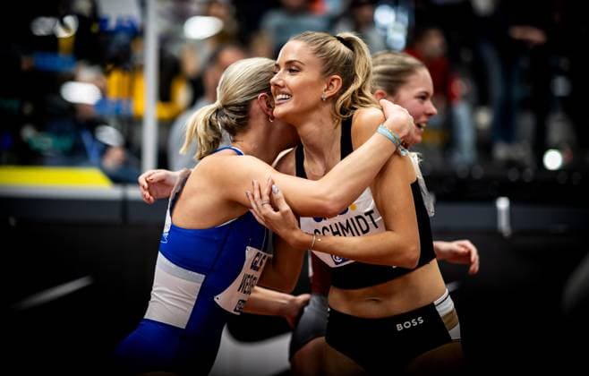Sport Themen der Woche KW08 Sport Bilder des Tages Deutsche Leichtathletik-Hallenmeisterschaften; Dortmund, 23.02.2025 Freuen sich gemeinsam: Nele Weßel (TV Waldstraße Wiesbaden) und Alica Schmidt (SCC Berlin); Deutsche Leichtathletik-Hallenmeisterschaften am 23.02.2025 in der Helmut-Körnig-Halle Dortmund (Nordrhein-Westfalen). *** German Indoor Athletics Championships Dortmund, 23 02 2025 Nele Weßel TV Waldstraße Wiesbaden and Alica Schmidt SCC Berlin German Indoor Athletics Championships on 23 02 2025 in the Helmut Körnig Halle Dortmund North Rhine-Westphalia Copyright: xBEAUTIFULxSPORTS R.xSchmittx