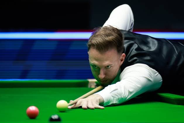 Sport Themen der Woche KW09 Sport Bilder des Tages SHANGRAO, CHINA - FEBRUARY 24: Judd Trump of England plays a shot in the second round match against Long Zehuang of China on day 2 of Weide Cup World Open 2025 at Yushan Centre on February 24, 2025 in Shangrao, Jiangxi Province of China.  Copyright: xTaixChengzhex 111550657533