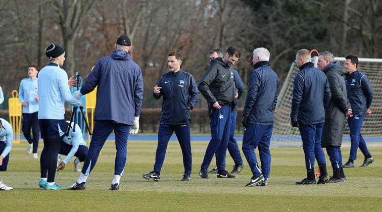 Center Coach Stefan Leitl, Co Coach Andre Mijatovic, Co Coach Armin Reutershahn Sport Football Soccer Season 2024 2025 2 Bundesliga Men DFL 24 02 2025 Training Kick-off training Hertha BSC Berlin DFL regulations prohibit any use of photographs as image sequences and or quasi video