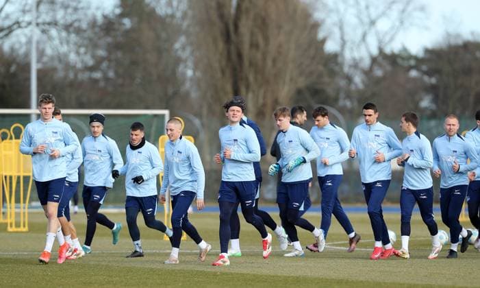 Team warming up, Luca Schuler, Ibrahim Maza, Diego Demme, Palko Dardai, Fabian Reese Sport Football Soccer Season 2024 2025 2 Bundesliga Men DFL 24 02 2025 Training Kick-off training Hertha BSC Berlin DFL regulations prohibit any use of photographs as image sequences and or quasi video