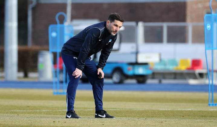 Coach Stefan Leitl looks on Action upper body Sport Football Soccer Season 2024 2025 2 Bundesliga Men DFL 24 02 2025 Training Kick-off training Hertha BSC Berlin DFL regulations prohibit any use of photographs as image sequences and or quasi video