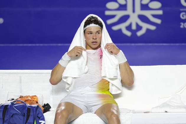 (250225) -- ACAPULCO, Feb. 25, 2025 -- Ben Shelton of the United States reacts during the men s singles round of 32 match against Flavio Cobolli of Italy at the 2025 ATP, Tennis Herren Mexican Open tennis tournament in Acapulco, Mexico, Feb. 24, 2025. (Photo by Xinhua) (SP)MEXICO-ACAPULCO-TENNIS-ATP-MEXICAN OPEN FranciscoxCanedo 