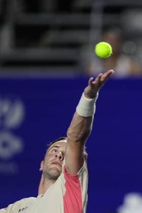 (250225) -- ACAPULCO, Feb. 25, 2025 -- Casper Ruud of Norway serves during the men s singles round of 32 match against Arthur Rinderknech of France at the 2025 ATP, Tennis Herren Mexican Open tennis tournament in Acapulco, Mexico, Feb. 24, 2025. (Photo by Xinhua) (SP)MEXICO-ACAPULCO-TENNIS-ATP-MEXICAN OPEN-MEN S SINGLES FranciscoxCanedo 