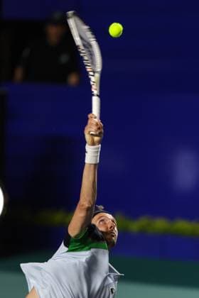 (250225) -- ACAPULCO, Feb. 25, 2025 -- Arthur Rinderknech of France serves during the men s singles round of 32 match against Casper Ruud of Norway at the 2025 ATP, Tennis Herren Mexican Open tennis tournament in Acapulco, Mexico, Feb. 24, 2025. (Photo by Xinhua) (SP)MEXICO-ACAPULCO-TENNIS-ATP-MEXICAN OPEN-MEN S SINGLES FranciscoxCanedo 