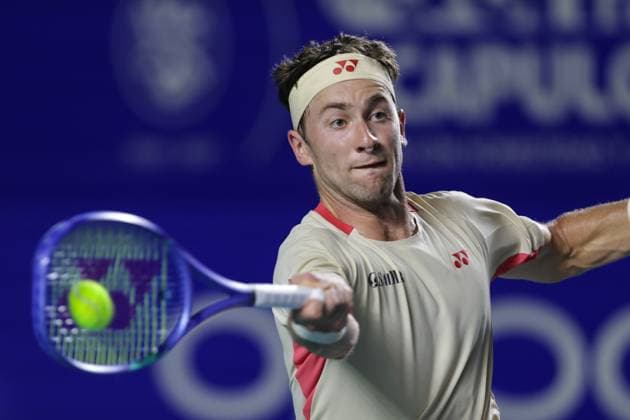 (250225) -- ACAPULCO, Feb. 25, 2025 -- Casper Ruud of Norway hits a return during the men s singles round of 32 match against Arthur Rinderknech of France at the 2025 ATP, Tennis Herren Mexican Open tennis tournament in Acapulco, Mexico, Feb. 24, 2025. (Photo by Xinhua) (SP)MEXICO-ACAPULCO-TENNIS-ATP-MEXICAN OPEN-MEN S SINGLES FranciscoxCanedo 