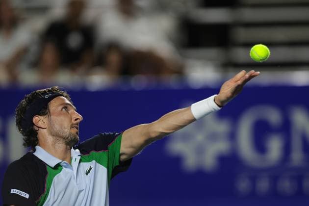 (250225) -- ACAPULCO, Feb. 25, 2025 -- Arthur Rinderknech of France serves during the men s singles round of 32 match against Casper Ruud of Norway at the 2025 ATP, Tennis Herren Mexican Open tennis tournament in Acapulco, Mexico, Feb. 24, 2025. (Photo by Xinhua) (SP)MEXICO-ACAPULCO-TENNIS-ATP-MEXICAN OPEN-MEN S SINGLES FranciscoxCanedo 