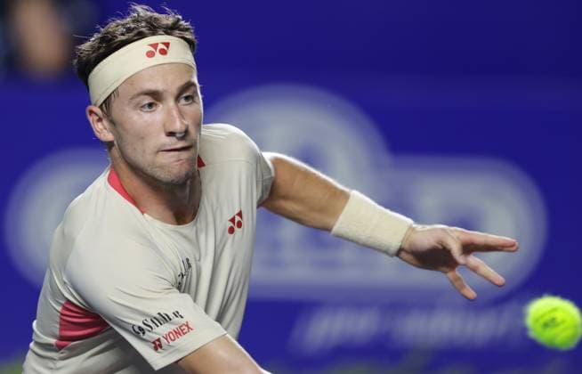 (250225) -- ACAPULCO, Feb. 25, 2025 -- Casper Ruud of Norway hits a return during the men s singles round of 32 match against Arthur Rinderknech of France at the 2025 ATP, Tennis Herren Mexican Open tennis tournament in Acapulco, Mexico, Feb. 24, 2025. (Photo by Xinhua) (SP)MEXICO-ACAPULCO-TENNIS-ATP-MEXICAN OPEN-MEN S SINGLES FranciscoxCanedo 