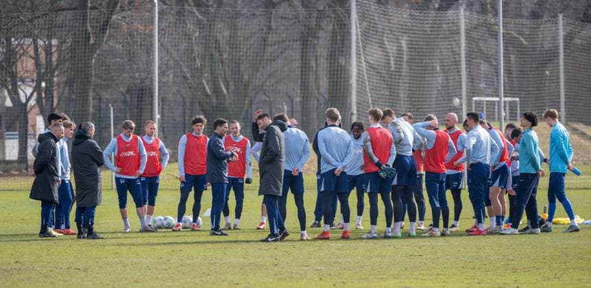 Soccer, Men, Season 2024 2025, 2 Bundesliga, Hertha BSC, Training, Speech in the middle f l Coach Stefan Leitl Hertha BSC , Co Coach Andre Mijatovic Hertha BSC , 25 02 2025, Copyright: xMatthiasxKochx