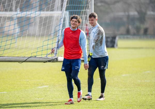 Soccer, Men, Season 2024 2025, 2 Bundesliga, Hertha BSC, Training, f l Fabian Reese Hertha BSC , Goalkeeper Tjark Ernst Hertha BSC , 25 02 2025, Copyright: xMatthiasxKochx