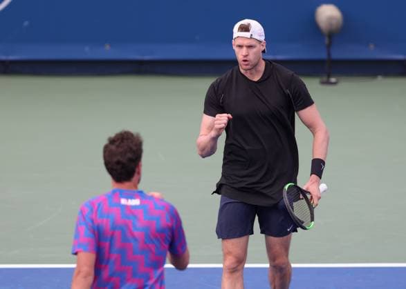 Robin Haase and Hendrik Jebens Cap , Men Doubles, Men s Doubles, Dubai Duty Free Tennis Championships, Dubai, U A E Tennis Dubai Tennis Championships 2025 ATP Dubai Duty Free Tennis Stadium Dubai United Arab Emirates 25 February 2025 Copyright: xJuergenxHasenkopfx