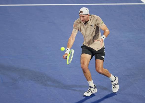 Jan Lennard Struff GER , Dubai Duty Free Tennis Championships, Dubai, U A E Tennis Dubai Tennis Championships 2025 ATP Dubai Duty Free Tennis Stadium Dubai United Arab Emirates 25 February 2025 Copyright: xJuergenxHasenkopfx