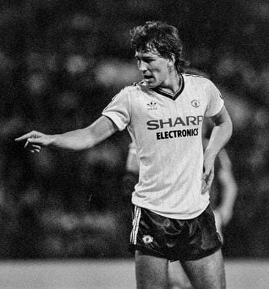 820901 Football, Division One, England: Nottingham Forest - Manchester United, ManU Bryan Robson of Manchester United. Photo: BILDBYRAN D178_04 D178_04 scanx football soccer fotboll english Division One Nottingham Manchester United season 1982-1983 1982-83 1982 83 1982 bbeng dia *** 820901 Football, Division One, England Nottingham Forest Manchester United Bryan Robson of Manchester United Photo BILDBYRAN D178 04 D178 04 scanx football soccer fotboll english Division One Nottingham Manchester United season 1982 1983 1982 83 1982 83 1982 83 1982 bbeng dia  Copyright: BILDBYRAN BB820901BB047
