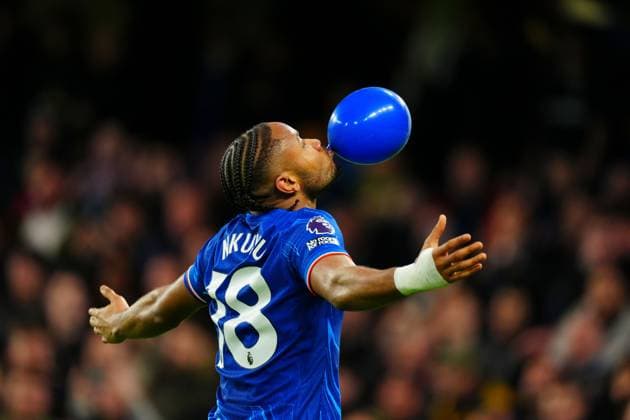 Sport Themen der Woche KW09 Sport Bilder des Tages Christopher Nkunku of Chelsea celebrates scoring the opening goal Chelsea v Southampton, Premier League, Football, Stamford Bridge, London, UK - 25 Feb 2025 EDITORIAL USE ONLY No use with unauthorised audio, video, data, fixture lists, club league logos or live services. Online in-match use limited to 120 images, no video emulation. No use in betting, games or single club league player publications.  Copyright: xJavierxGarcia Shutterstockx 15167555ab