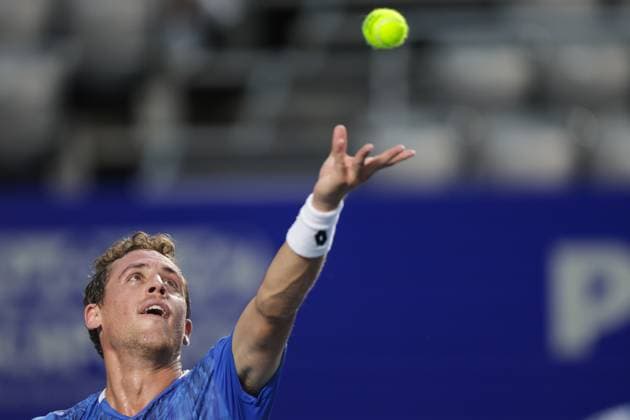 (250226) -- ACAPULCO, Feb. 26, 2025 -- Roberto Carballes Baena of Spain serves during the men s singles round of 32 match against Holger Rune of Denmark at the 2025 ATP, Tennis Herren Mexican Open tennis tournament in Acapulco, Mexico, Feb. 25, 2025. (Photo by Xinhua) (SP)MEXICO-ACAPULCO-TENNIS-ATP-MEXICAN OPEN-MEN S SINGLES FranciscoxCanedo 