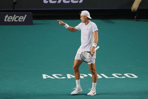 (250226) -- ACAPULCO, Feb. 26, 2025 -- Holger Rune of Denmark reacts during the men s singles round of 32 match against Roberto Carballes Baena of Spain at the 2025 ATP, Tennis Herren Mexican Open tennis tournament in Acapulco, Mexico, Feb. 25, 2025. ) (SP)MEXICO-ACAPULCO-TENNIS-ATP-MEXICAN OPEN-MEN S SINGLES LixMengxin 