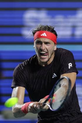 (250226) -- ACAPULCO, Feb. 26, 2025 -- Alexander Zverev of Germany hits a return during the men s singles round of 32 match against Matteo Arnaldi of Italy at the 2025 ATP, Tennis Herren Mexican Open tennis tournament in Acapulco, Mexico, Feb. 25, 2025. (Photo by Xinhua) (SP)MEXICO-ACAPULCO-TENNIS-ATP-MEXICAN OPEN-MEN S SINGLES FranciscoxCanedo 