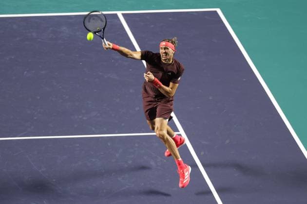 (250226) -- ACAPULCO, Feb. 26, 2025 -- Alexander Zverev of Germany hits a return during the men s singles round of 32 match against Matteo Arnaldi of Italy at the 2025 ATP, Tennis Herren Mexican Open tennis tournament in Acapulco, Mexico, Feb. 25, 2025. (Photo by Xinhua) (SP)MEXICO-ACAPULCO-TENNIS-ATP-MEXICAN OPEN-MEN S SINGLES FranciscoxCanedo 