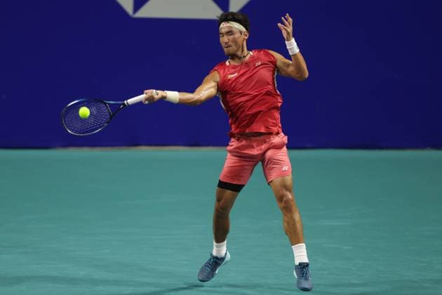 (250226) -- ACAPULCO, Feb. 26, 2025 -- Bu Yunchaokete of China hits a return during the men s singles round of 32 match against Alex Michelsen of the United States at the 2025 ATP, Tennis Herren Mexican Open tennis tournament in Acapulco, Mexico, Feb. 25, 2025. (Photo by Xinhua) (SP)MEXICO-ACAPULCO-TENNIS-ATP-MEXICAN OPEN-MEN S SINGLES FranciscoxCanedo 