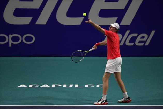 (250226) -- ACAPULCO, Feb. 26, 2025 -- Alex Michelsen of the United States serves during the men s singles round of 32 match against Bu Yunchaokete of China at the 2025 ATP, Tennis Herren Mexican Open tennis tournament in Acapulco, Mexico, Feb. 26, 2025. ) (SP)MEXICO-ACAPULCO-TENNIS-ATP-MEXICAN OPEN-MEN S SINGLES LixMengxin 
