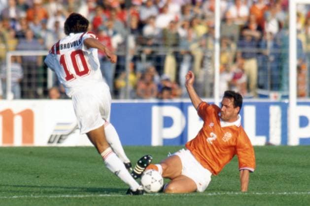 Archivbilder der Woche SPORT KW09 BERRY VAN AERLE, Olanda, Euro 1992, Holland vs CIS 0-0, 15-06-1992, Contrasto, Action CAMPIONATI EUROPEI EURO SVEZIA 1992 OLANDA-CIS COMUNITA STATI IN