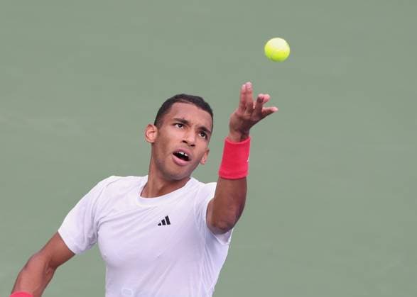 Felix Auger Aliassime CAN , Dubai Duty Free Tennis Championships, Dubai, U A E Tennis Dubai Tennis Championships 2025 ATP 500 Dubai Duty Free Tennis Stadium Dubai United Arab Emirates 26 February 2025 Copyright: xJuergenxHasenkopfx