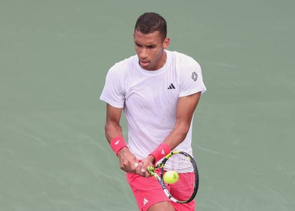 Felix Auger Aliassime CAN , Dubai Duty Free Tennis Championships, Dubai, U A E Tennis Dubai Tennis Championships 2025 ATP 500 Dubai Duty Free Tennis Stadium Dubai United Arab Emirates 26 February 2025 Copyright: xJuergenxHasenkopfx