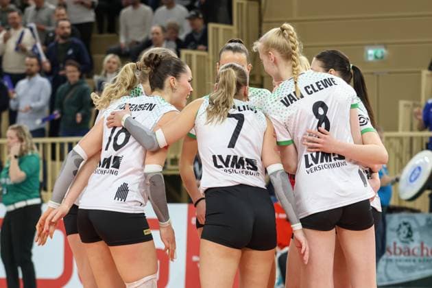 Wiesbaden, Germany February 26, 2025 1 VBL Women 2024 2025 VC Wiesbaden vs USC Münster In the picture the players from Münster, Halle am Platz der deutschen Ein Berlin Copyright: xFotostandx xUlrichxScherbaumx