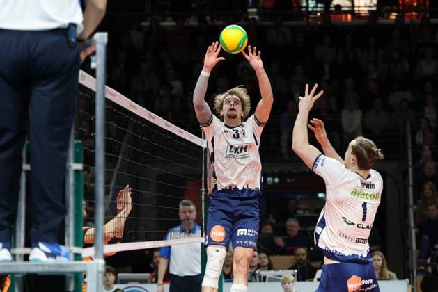 CEV Champions League BRVolleys SVG Lüneburg Net attack by Michael Wright SVG Lüneburg, 3 and Simon Torwie SVG Lüneburg, 1 , in front, during the match in the CEV Champions League BRVolleys SVG Lüneburg in Berlin, Max Schmeling Halle, on 26 02 2025 Copyright: xBEAUTIFULxSPORTS Frankex