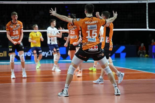 CEV Champions League BRVolleys SVG Lüneburg Moritz Reichert BR Volleys, 15 Cheering, cheering, cheering, during the match in the CEV Champions League BRVolleys SVG Lüneburg in Berlin, Max Schmeling Halle, on 26 02 2025 Copyright: xBEAUTIFULxSPORTS Frankex