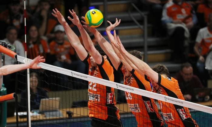 Jake Hanes,Florian Krage, Simon Plaskie in the block defense Sport Volleyball CL Champions League Round of 16 Men Season 2024 2025 26 02 2025 BR Volleys Berlin BRV vs SVG Lüneburg