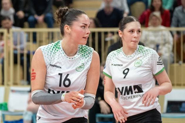 26 02 2025, xhfmx, Volleyball 1 Bundesliga Damen, VC Wiesbaden USC Münster v l Mikala Mogensen USC Münster , Emilia Jordan USC Münster DFL DFB REGULATIONS PROHIBIT ANY USE OF PHOTOGRAPHS as IMAGE SEQUENCES and or QUASI VIDEO Wiesbaden