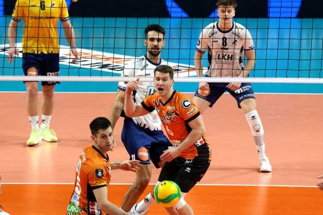 DEU, CEV Champions League, BR Volleys vs SVG Lueneburg, 26 02 2025, Max Schmeling Halle, Berlin, DEU, CEV Champions League, BR Volleys vs SVG Lueneburg, in the picture Johannes Tille BR Volleys 6 , Moritz Reichert BR Volleys 15 , Xander Ketrzynski Lueneburg 11 Photo Juergen Engler nordphoto GmbH nordphotoxGmbHx xEngler nph00076