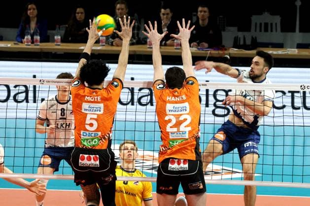 DEU, CEV Champions League, BR Volleys vs SVG Lueneburg, 26 02 2025, Max Schmeling Halle, Berlin, DEU, CEV Champions League, BR Volleys vs SVG Lueneburg, in the picture Neheimjah Mote BR Volleys 5 , Jake Hanes BR Volleys 22 , Xander Ketrzynski Lueneburg 11 Photo Juergen Engler nordphoto GmbH nordphotoxGmbHx xEngler nph00076
