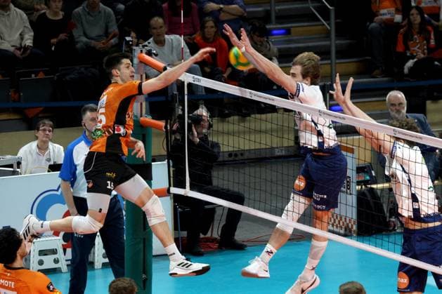 DEU, CEV Champions League, BR Volleys vs SVG Lueneburg, 26 02 2025, Max Schmeling Halle, Berlin, DEU, CEV Champions League, BR Volleys vs SVG Lueneburg, in the picture Moritz Reichert BR Volleys 15 , Michael Wright Lueneburg 3 , Joscha Kunstmann Lueneburg 7 Photo Juergen Engler nordphoto GmbH nordphotoxGmbHx xEngler nph00076