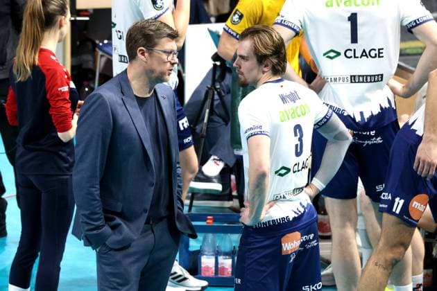 DEU, CEV Champions League, BR Volleys vs SVG Lueneburg, 26 02 2025, Max Schmeling Halle, Berlin, DEU, CEV Champions League, BR Volleys vs SVG Lueneburg, in the picture coach Stefan Huebner Lueneburg , Michael Wright Lueneburg 3 Photo Juergen Engler nordphoto GmbH nordphotoxGmbHx xEngler nph00076