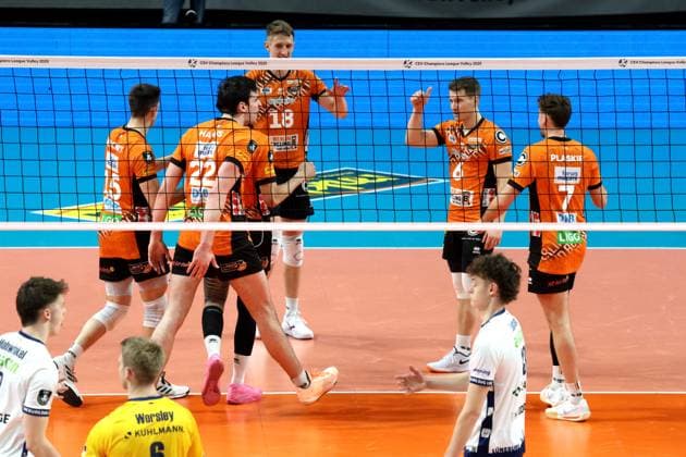 DEU, CEV Champions League, BR Volleys vs SVG Lueneburg, 26 02 2025, Max Schmeling Halle, Berlin, DEU, CEV Champions League, BR Volleys vs SVG Lueneburg, in the picture BR Volleys player circle Photo Juergen Engler nordphoto GmbH nordphotoxGmbHx xEngler nph00076